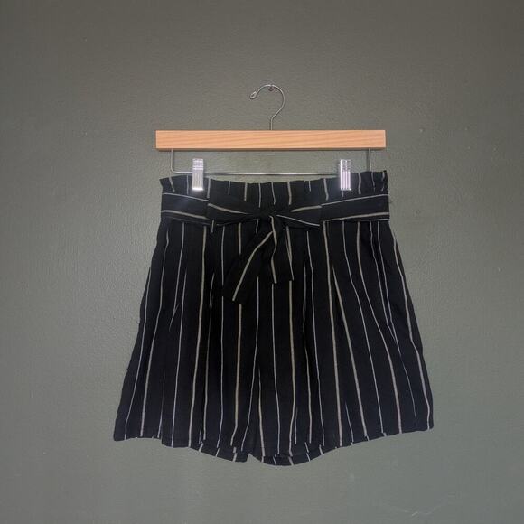 Francesca's Black Striped Linen Shorts - Picture 1 of 4